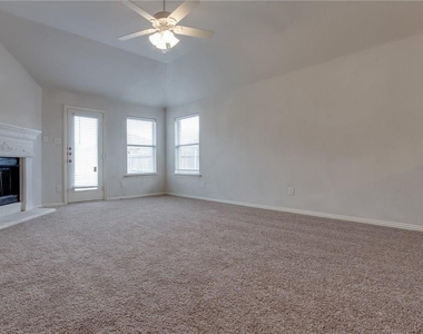 2717 Sunlight Drive - Photo Thumbnail 8