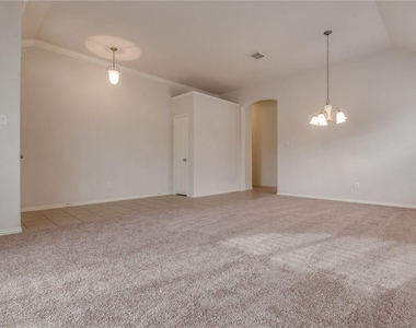 2717 Sunlight Drive - Photo Thumbnail 5