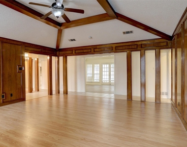 3913 Sandia Drive - Photo Thumbnail 3