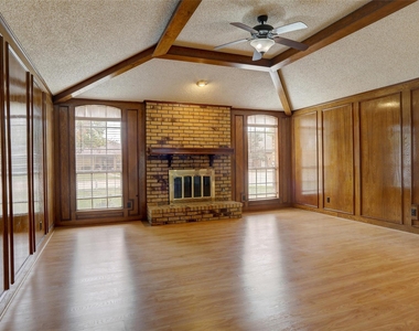 3913 Sandia Drive - Photo Thumbnail 2