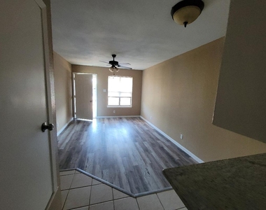 80 Lori Drive - Photo Thumbnail 2