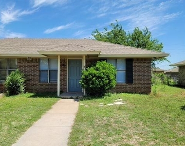 80 Lori Drive - Photo Thumbnail 7