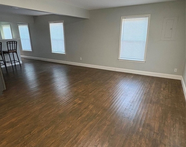 408 S 2nd Avenue - Photo Thumbnail 2