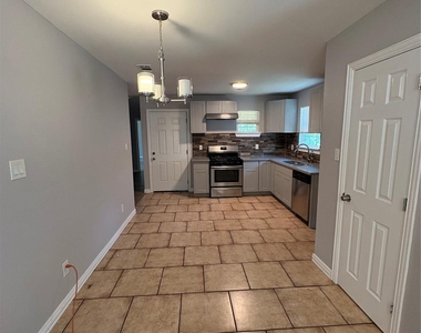 549 Neomi Avenue - Photo Thumbnail 2
