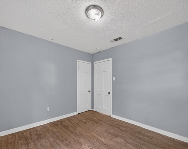 8323 Lapanto Lane - Photo Thumbnail 10