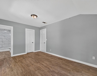 8323 Lapanto Lane - Photo Thumbnail 7