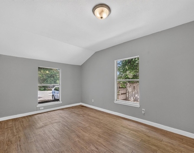8323 Lapanto Lane - Photo Thumbnail 9