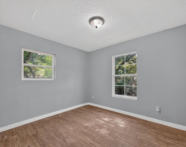 8323 Lapanto Lane - Photo Thumbnail 11