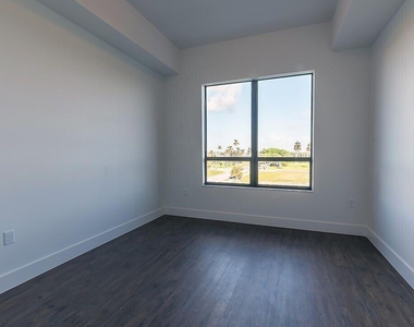312 23rd Street - Photo Thumbnail 6