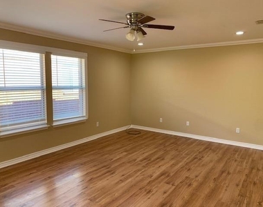 1437 Thornhill Lane - Photo Thumbnail 5