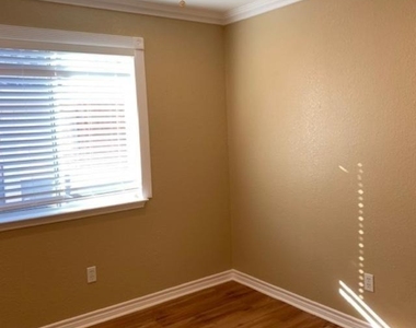 1437 Thornhill Lane - Photo Thumbnail 17