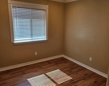 1437 Thornhill Lane - Photo Thumbnail 14