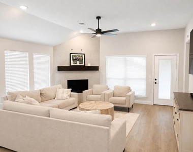 5225 Rowlan Row - Photo Thumbnail 6