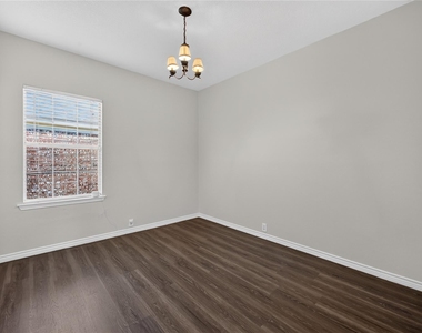 423 Halifax Drive - Photo Thumbnail 4