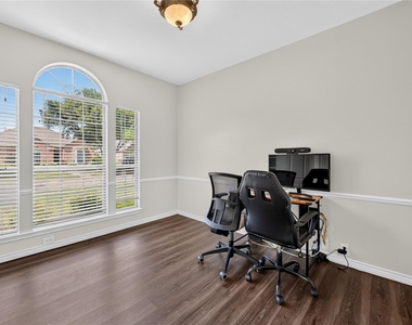423 Halifax Drive - Photo Thumbnail 7