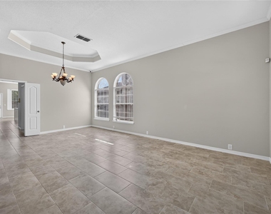 423 Halifax Drive - Photo Thumbnail 8