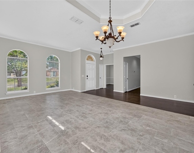 423 Halifax Drive - Photo Thumbnail 9