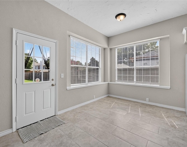 423 Halifax Drive - Photo Thumbnail 12