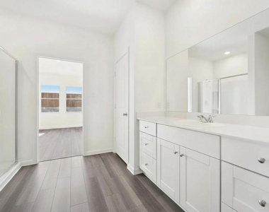 4713 Harlequin Drive - Photo Thumbnail 7