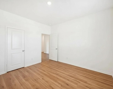 4713 Harlequin Drive - Photo Thumbnail 13