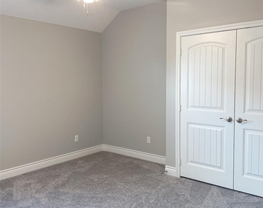 1008 Eva Drive - Photo Thumbnail 9