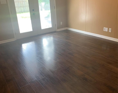 3117 S 22nd Street - Photo Thumbnail 8