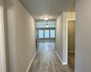 12928 Nw 4th Terrace - Photo Thumbnail 2