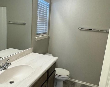 12928 Nw 4th Terrace - Photo Thumbnail 9