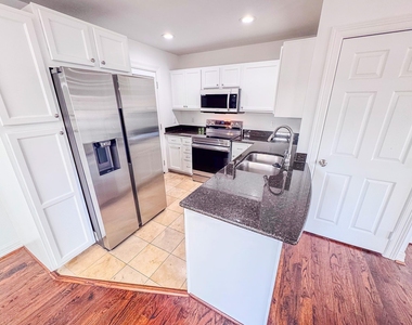 2809 Minert Street - Photo Thumbnail 3