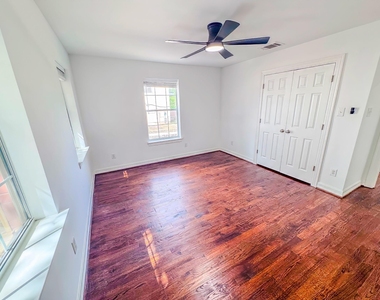 2809 Minert Street - Photo Thumbnail 9