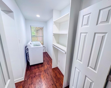 2809 Minert Street - Photo Thumbnail 7