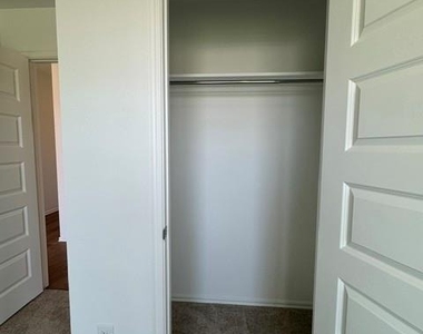 16217 Maroon Drive - Photo Thumbnail 5