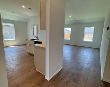 16217 Maroon Drive - Photo Thumbnail 8