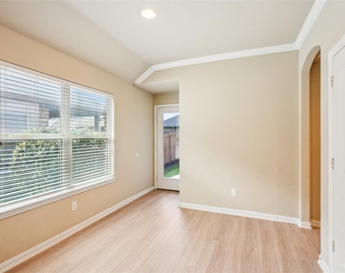 15937 Alvarado Drive - Photo Thumbnail 11