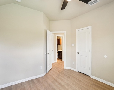 15937 Alvarado Drive - Photo Thumbnail 20