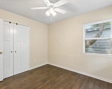 1913 Elm Drive - Photo Thumbnail 4