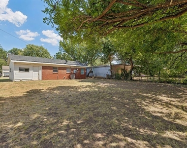 1913 Elm Drive - Photo Thumbnail 10