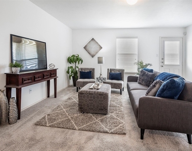 1505 Lone Pine Drive - Photo Thumbnail 10