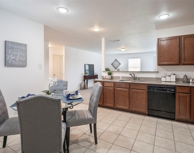 1505 Lone Pine Drive - Photo Thumbnail 9