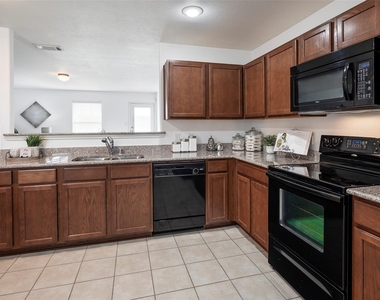 1505 Lone Pine Drive - Photo Thumbnail 5