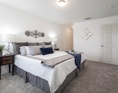 1505 Lone Pine Drive - Photo Thumbnail 15
