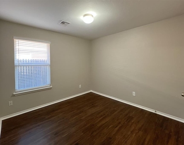 7719 Bennie Terrace - Photo Thumbnail 10