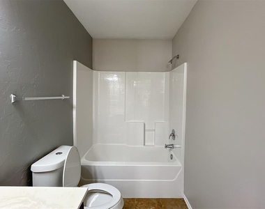 7719 Bennie Terrace - Photo Thumbnail 12