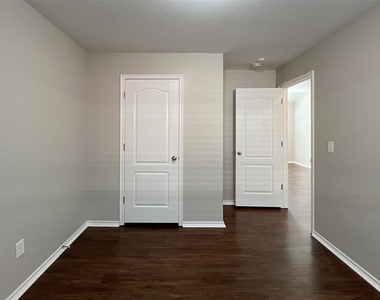 7719 Bennie Terrace - Photo Thumbnail 11