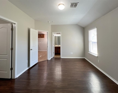 7719 Bennie Terrace - Photo Thumbnail 7