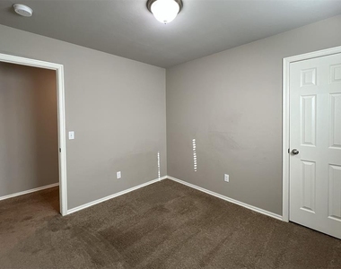7804 Bennie Terrace - Photo Thumbnail 12