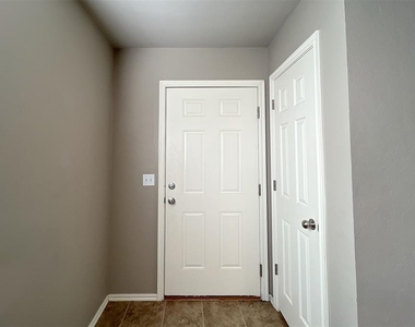 7804 Bennie Terrace - Photo Thumbnail 1