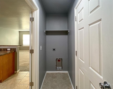 7802 Bennie Terrace - Photo Thumbnail 19