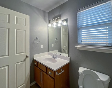 7802 Bennie Terrace - Photo Thumbnail 18