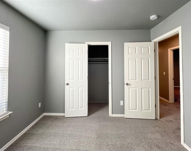 7802 Bennie Terrace - Photo Thumbnail 11